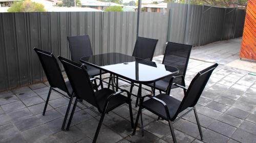Investigator Beach Breeze Apartments U2