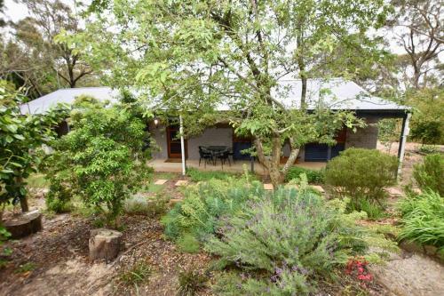 Waratah Lodge