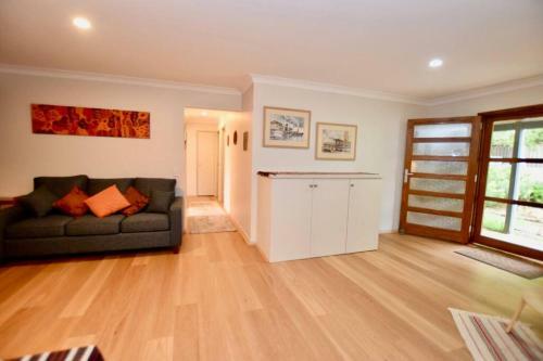Waratah Lodge
