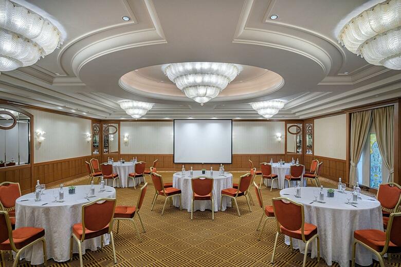 Sheraton Dubai Creek Hotel And Towers