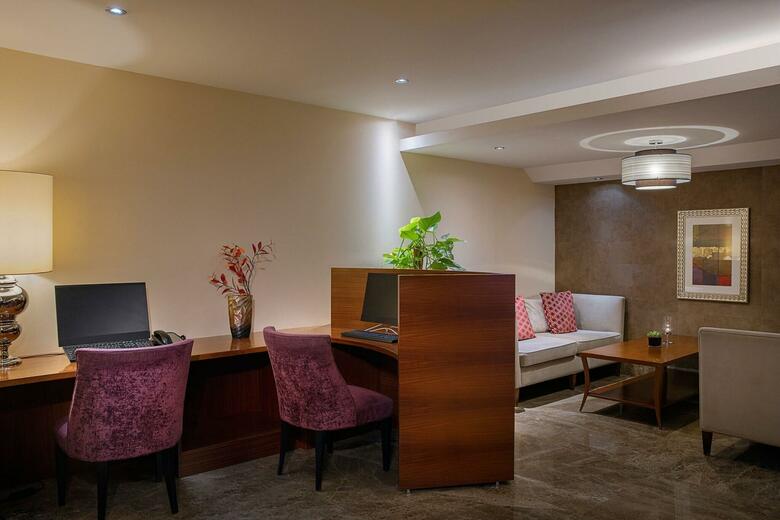 Sheraton Dubai Creek Hotel And Towers