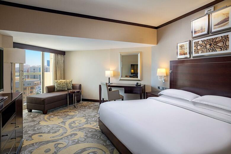 Sheraton Dubai Creek Hotel And Towers