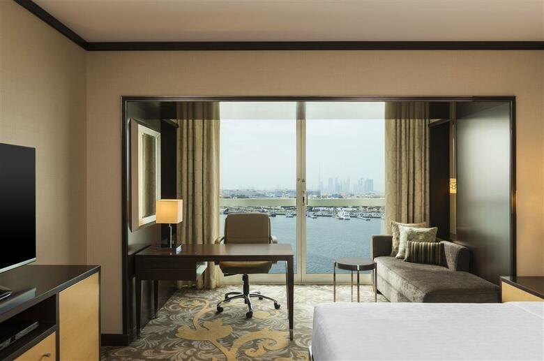Sheraton Dubai Creek Hotel And Towers