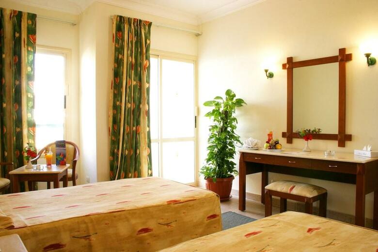 Hotel Falcon Hills