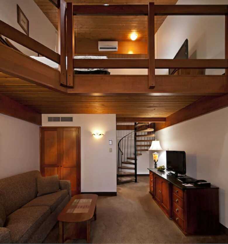 Hotel Charlton's Cedar Court