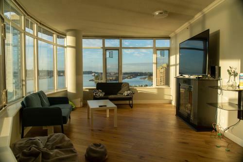 2 Bed 2 Bath 1300sqft New West Apartment Riverview