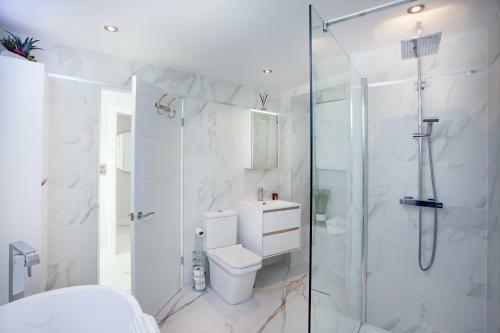 Apartamento De'nada, Vernon Court