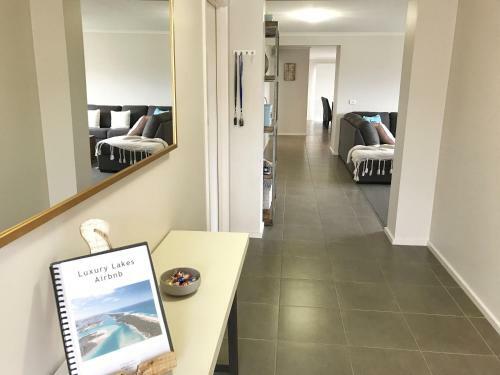 Luxury 4br Home With King Bed Lakes Entrance