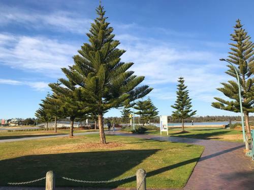 Luxury 4br Home With King Bed Lakes Entrance