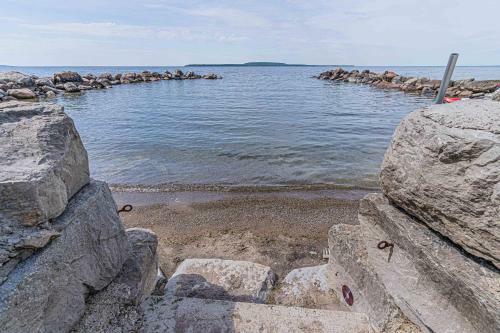 Villa Selena-lakefront-families Only-boat Launch