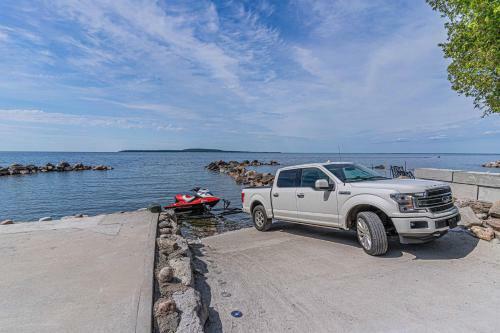 Villa Selena-lakefront-families Only-boat Launch