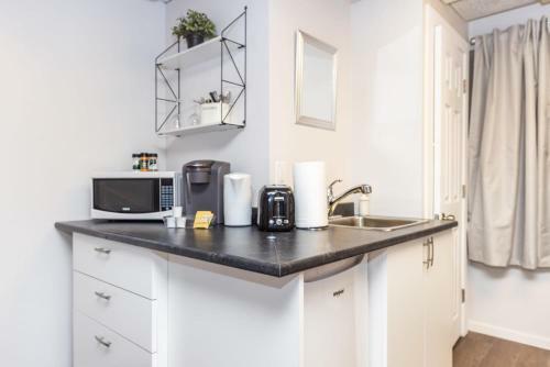 Apartamento Modern Studio Apt Units With King Bed - Near Downtown Ottawa!