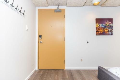 Apartamento Modern Studio Apt Units With King Bed - Near Downtown Ottawa!