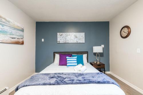 Studio Apartment - Newly Renovated - Prime Walk Score