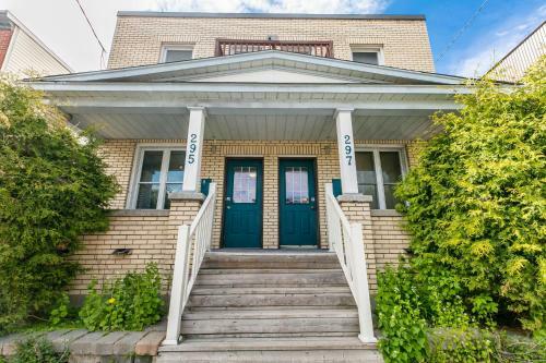 Studio Apartment - Newly Renovated - Prime Walk Score