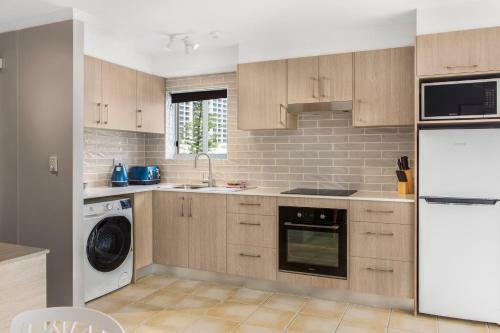 Apartamento Beachfront Studio With Balcony, Parking And Pool