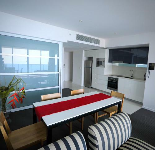 H Luxury Apartment At Surfers Paradise High Floor