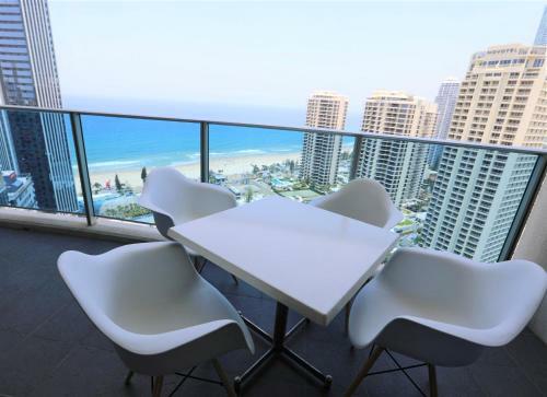 H Luxury Apartment At Surfers Paradise High Floor