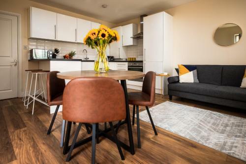 Emerald Court Executive Watford Central Apartment By Crew Homes