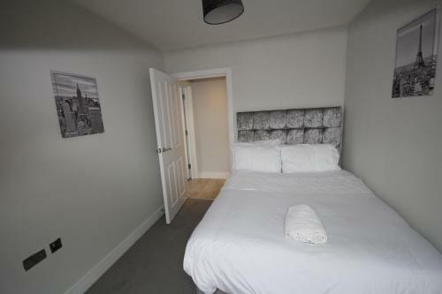 Holden Court Apartment 5
