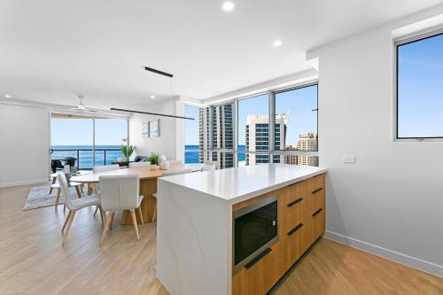 Chevron Renaissance 3 Bed Apartment By Vaun