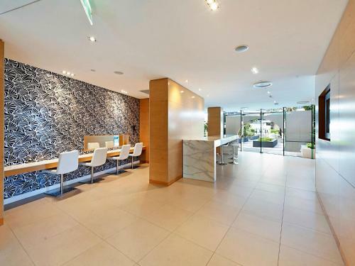 Executive 2 Bed 1 Bath Apartment At Oracle Broadbeach Inc Free Parking