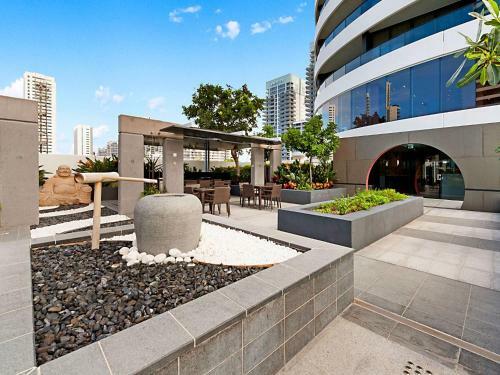 Executive 2 Bed 1 Bath Apartment At Oracle Broadbeach Inc Free Parking