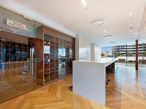 Executive 2 Bed 1 Bath Apartment At Oracle Broadbeach Inc Free Parking