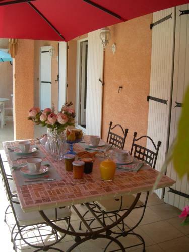 Hostal B&B Villa Les Tamaris