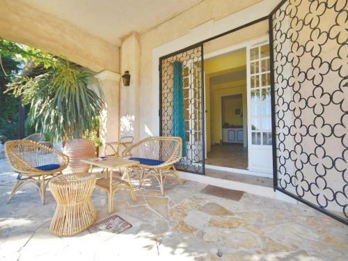 Holiday Home Chemin Des Fumerates