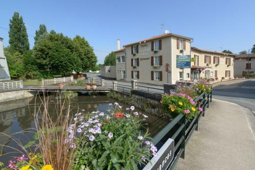 Hotel Logis Le Cheval Blanc Et Le Clovis