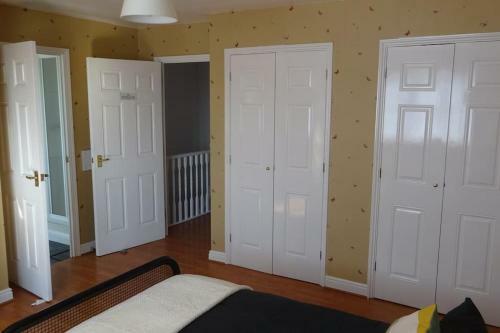 Newly Refurbished 5 Bedroom House