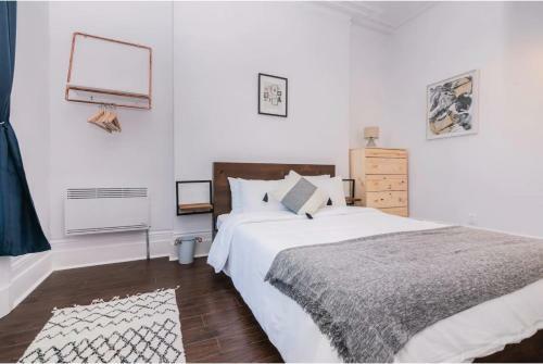 Apartamento Des Remparts- 2-bed With Great Views, Terrace