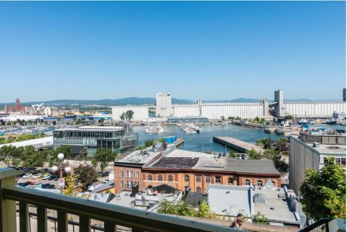 Apartamento Des Remparts- 2-bed With Great Views, Terrace