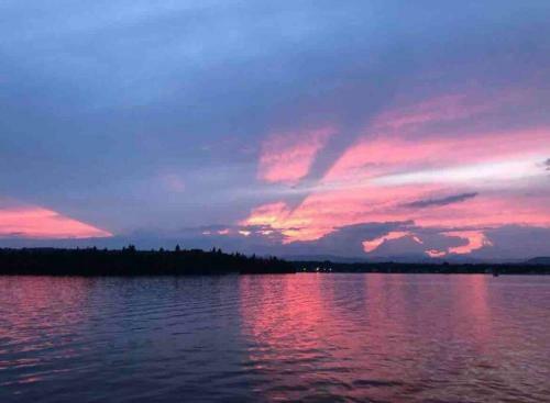 Chalet Moderne Et Chaleureux Avec Un Acc�s Au Lac