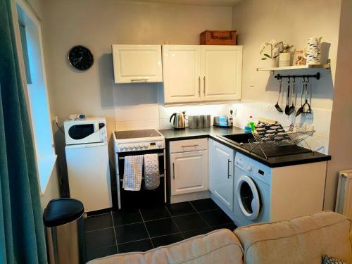 Sunrise View - Beachfront Apartment, Weymouth