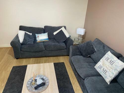 Cosy 3-bedroom House, Stones Throw To Beach