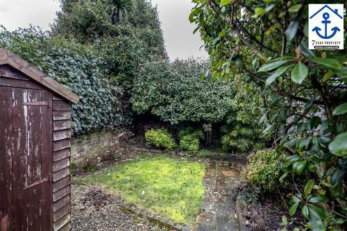 Luxury Town House Windsor With Garden And Parking