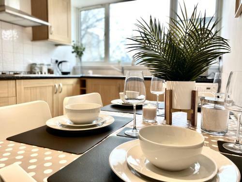 Entire Central Windsor Apartment With Free Parking!