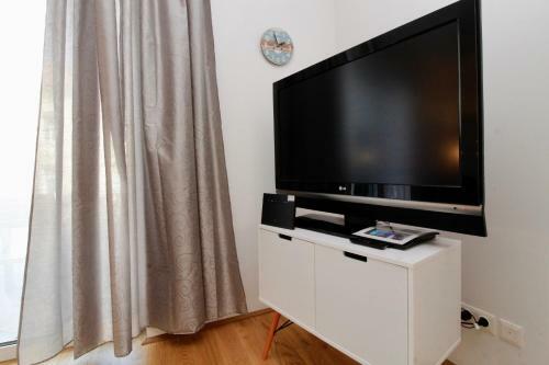 Modern Apartment With Terracce Top 3
