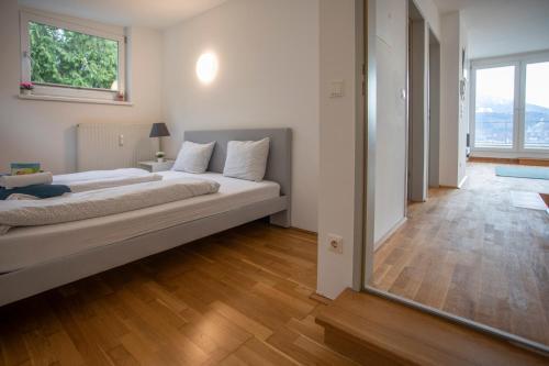 Innsbruck City Mountain View Apartment