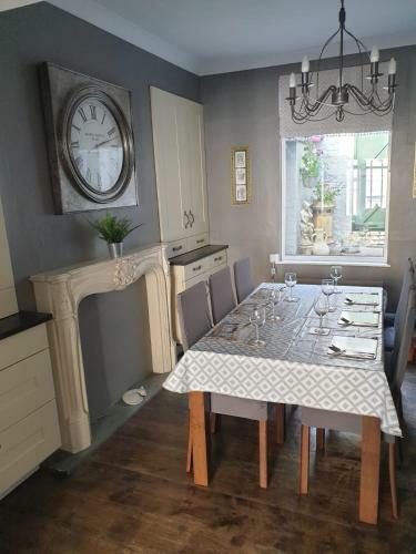 Maison Gray
