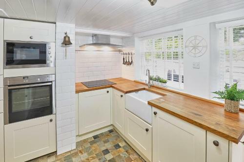 Host & Stay - Mast Cottage
