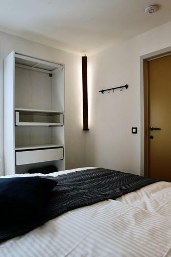 Cottage On The Canal