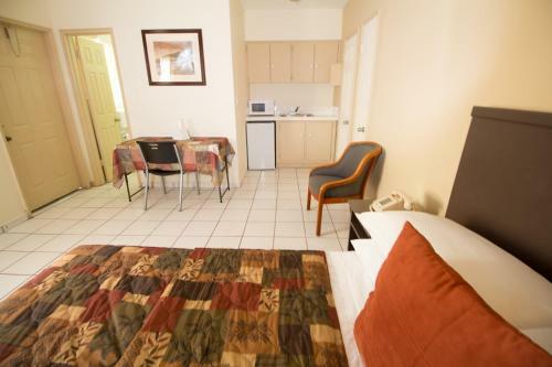 Parkway Inn Airport Motel