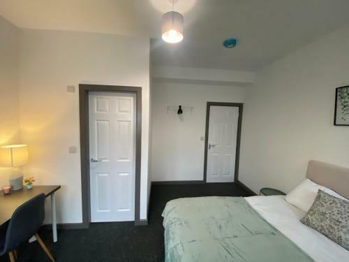 Silver Stag Properties, Large 5 Bedroom Property With 5 Bathrooms