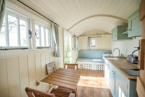 Sage Shepherds Hut Boundary Farm Air Manage Suffolk