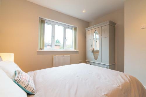 Beautiful 6 Bedroom Holiday Home, Manchester