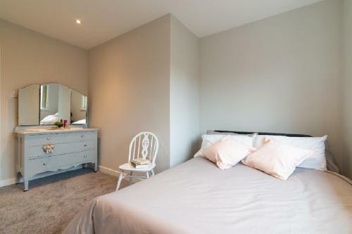 Beautiful 6 Bedroom Holiday Home, Manchester