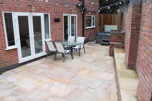 4 Bedroom Detached Holiday Home With Hot Tub